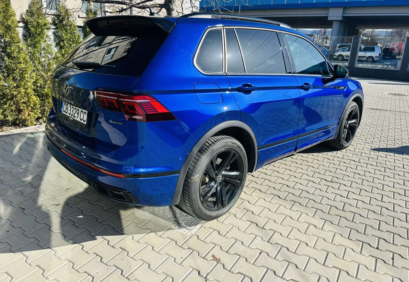 VW Tiguan 2.0i/R-LINE/4X4/, снимка 4 - Автомобили и джипове - 53785615