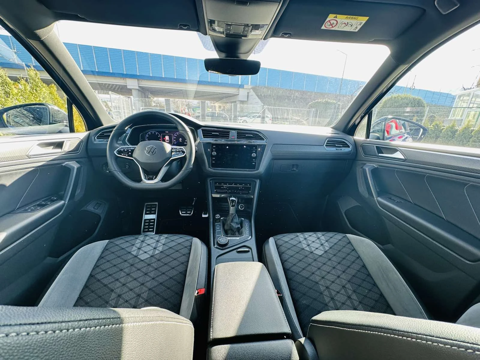 VW Tiguan 2.0i/R-LINE/4X4/, снимка 8 - Автомобили и джипове - 53785615