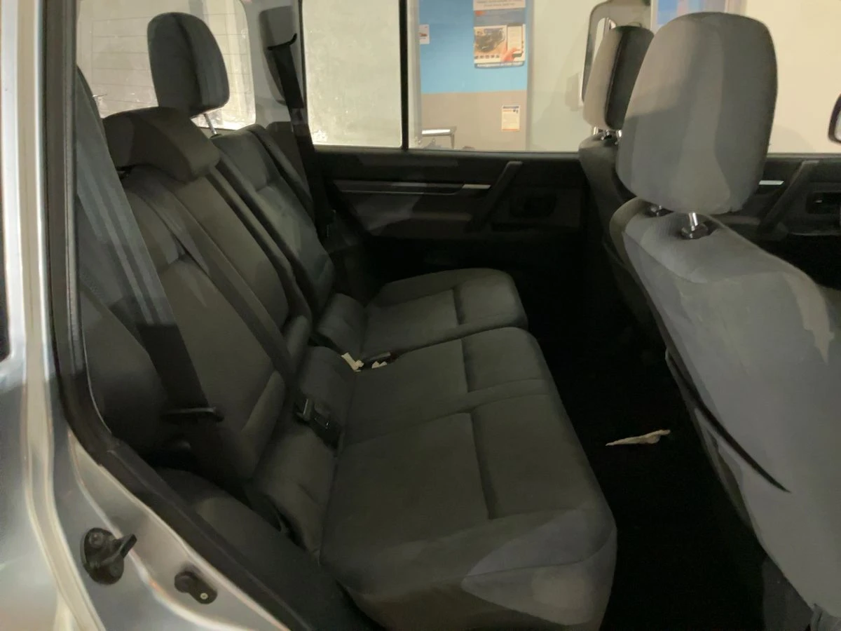 Mitsubishi Pajero 3.2 DI-D, снимка 8 - Автомобили и джипове - 54077076