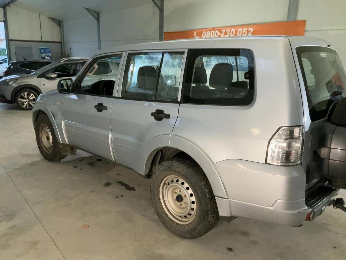 Mitsubishi Pajero 3.2 DI-D, снимка 2 - Автомобили и джипове - 54077076