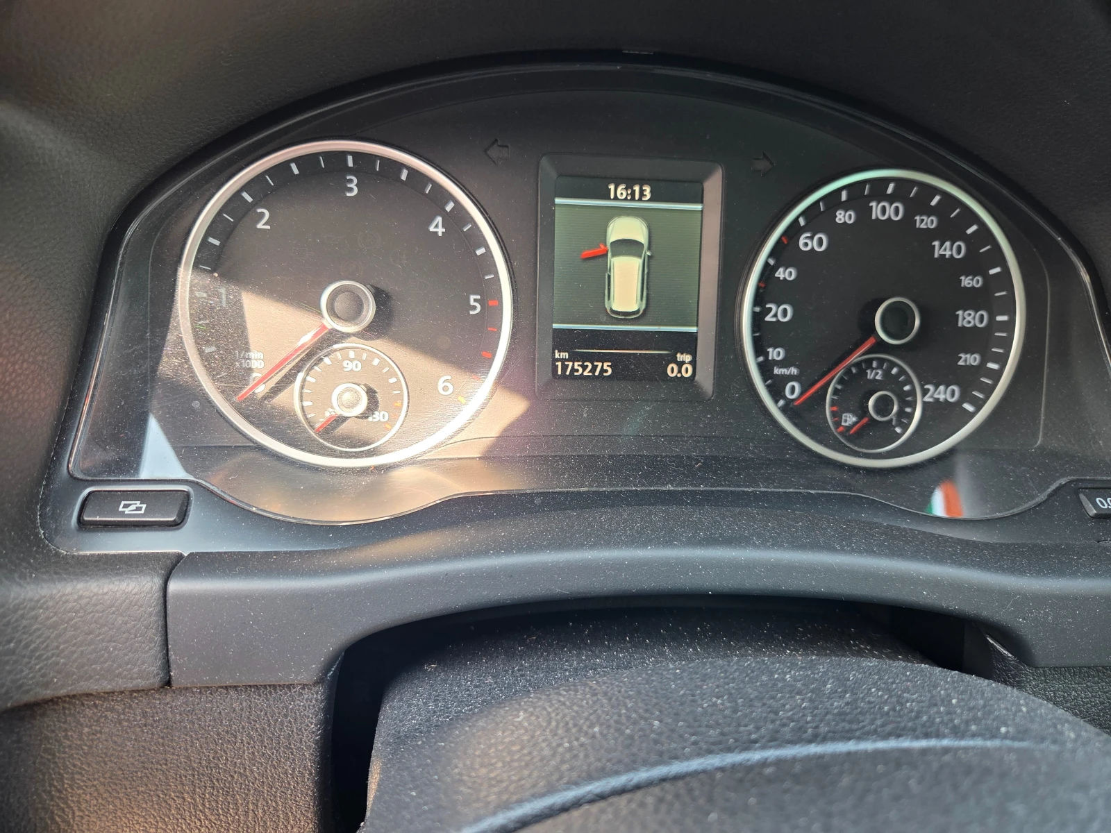 VW Tiguan 2.0 TDI 140 k.c 4Motion  Highline Швейцария, снимка 2 - Автомобили и джипове - 54200447