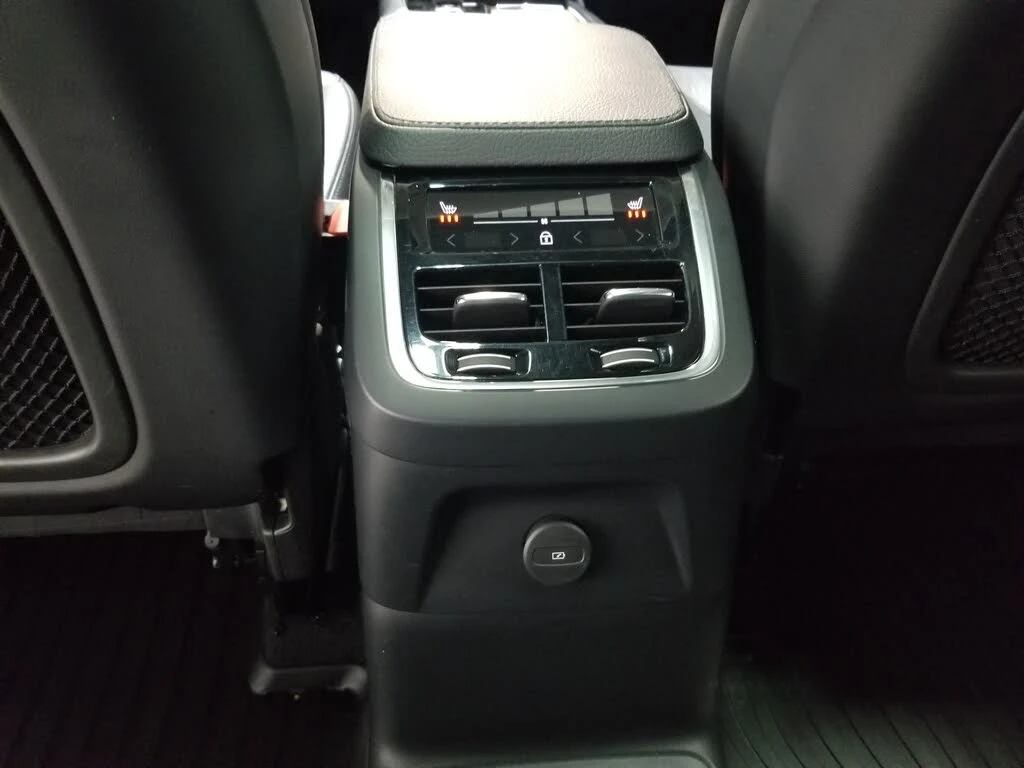 Volvo Xc90 T8 Recharge Inscription Expression 7-Passenger eAW, снимка 15 - Автомобили и джипове - 54565893