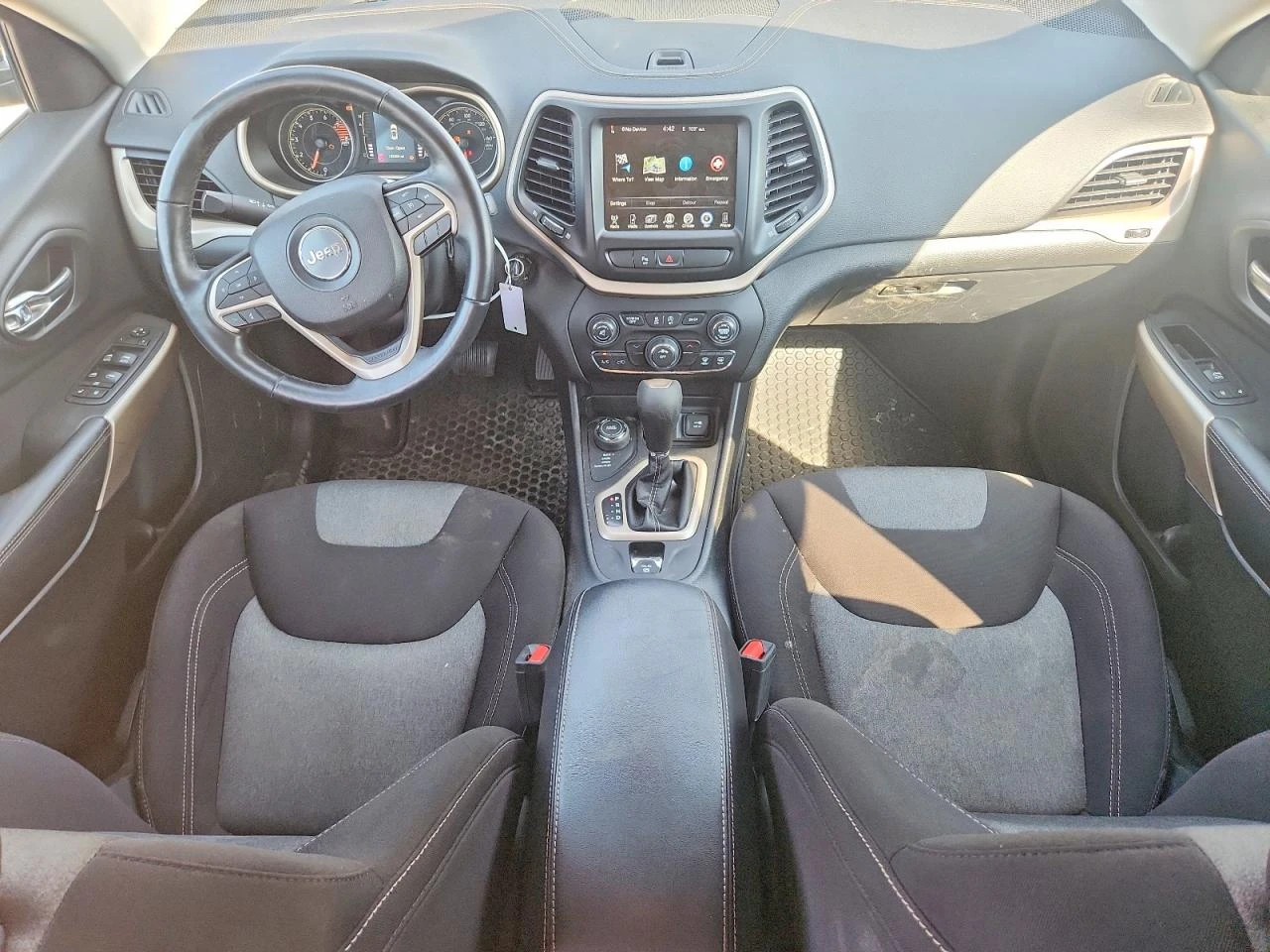 Jeep Cherokee 3.2l Latitude, снимка 8 - Автомобили и джипове - 55877792