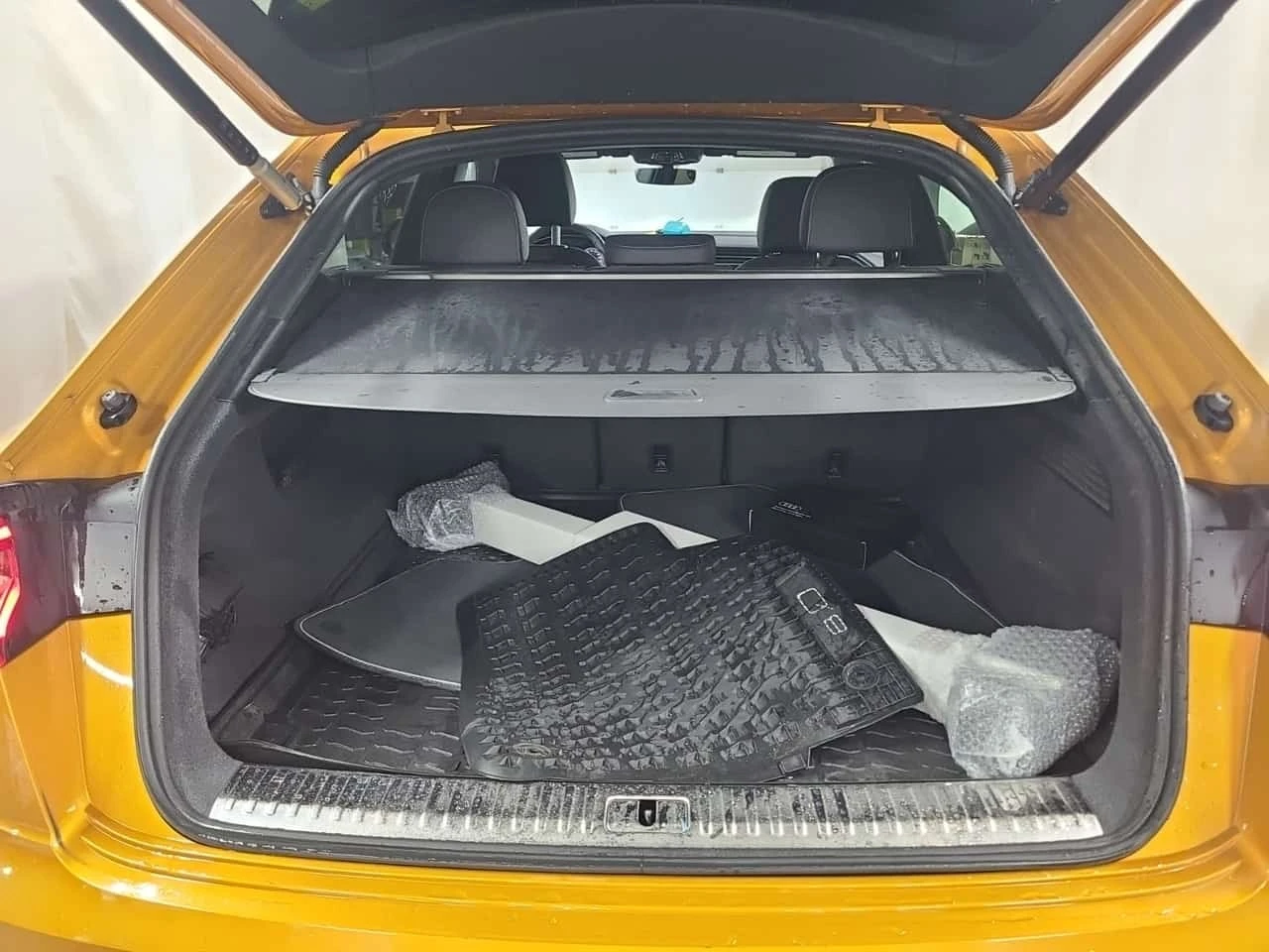 Audi Q8  Progressiv / Carfax / Автокредит , снимка 14 - Автомобили и джипове - 56699962