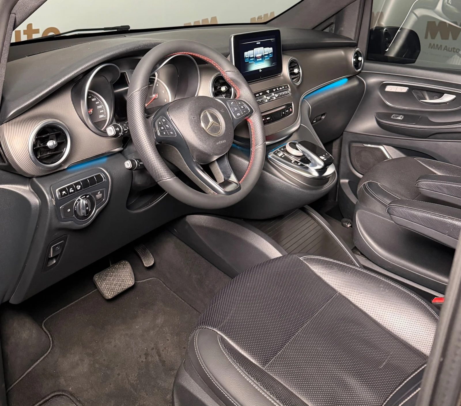 Mercedes-Benz V 250 d* Вентилация* Burmester* 360, снимка 7 - Бусове и автобуси - 56033276