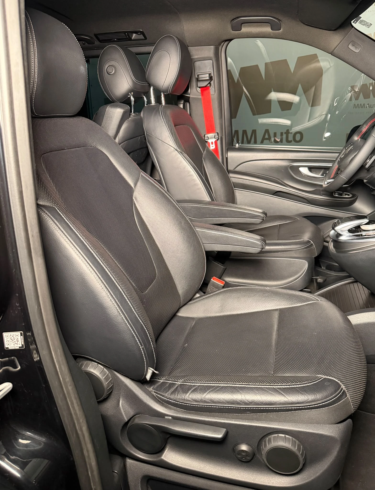 Mercedes-Benz V 250 d* Вентилация* Burmester* 360, снимка 9 - Бусове и автобуси - 56033276