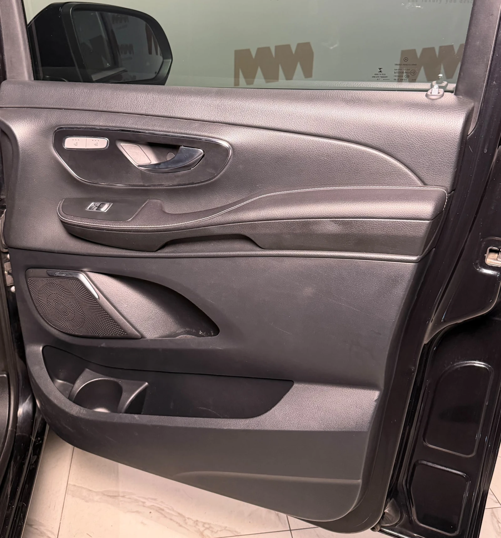 Mercedes-Benz V 250 d* Вентилация* Burmester* 360, снимка 6 - Бусове и автобуси - 56033276