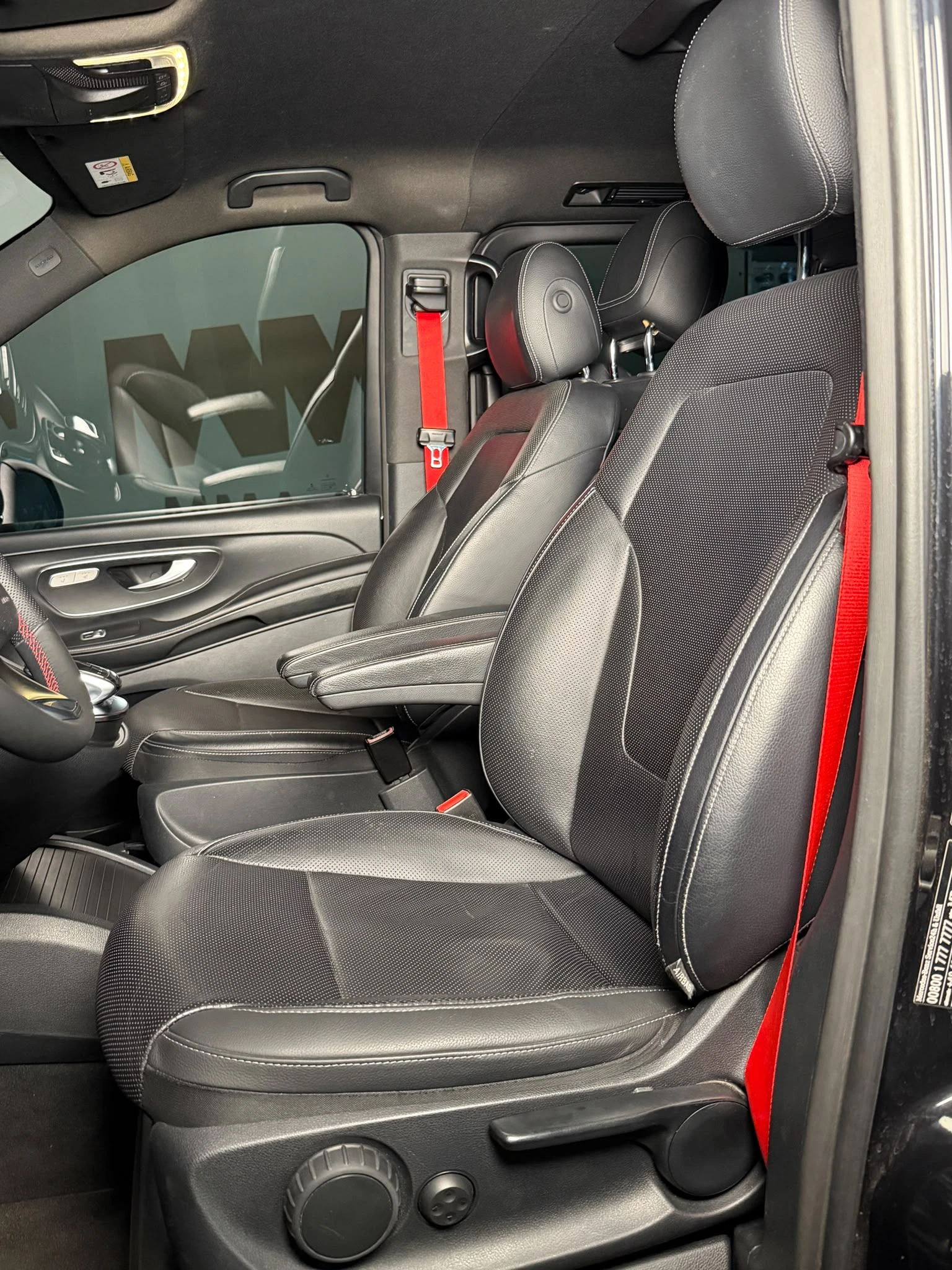 Mercedes-Benz V 250 d* Вентилация* Burmester* 360, снимка 8 - Бусове и автобуси - 56033276