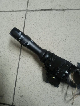 ключ фарове и мигачи Тойота Аурис 1.6Б