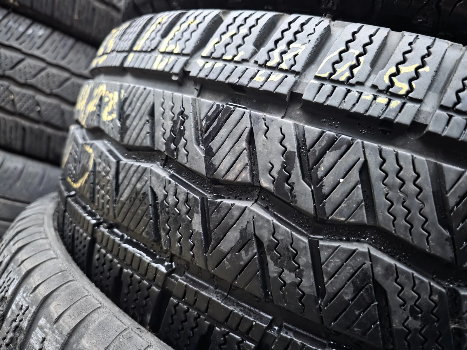 Гуми Зимни 205/65R16