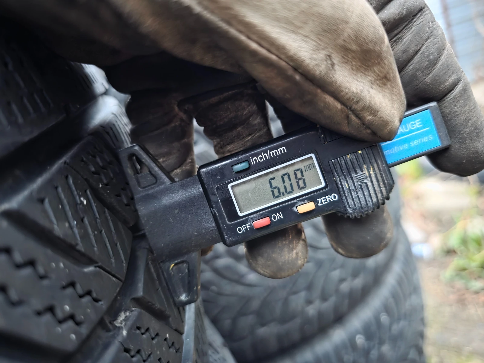 Гуми Зимни 205/65R16, снимка 4 - Гуми и джанти - 53966235