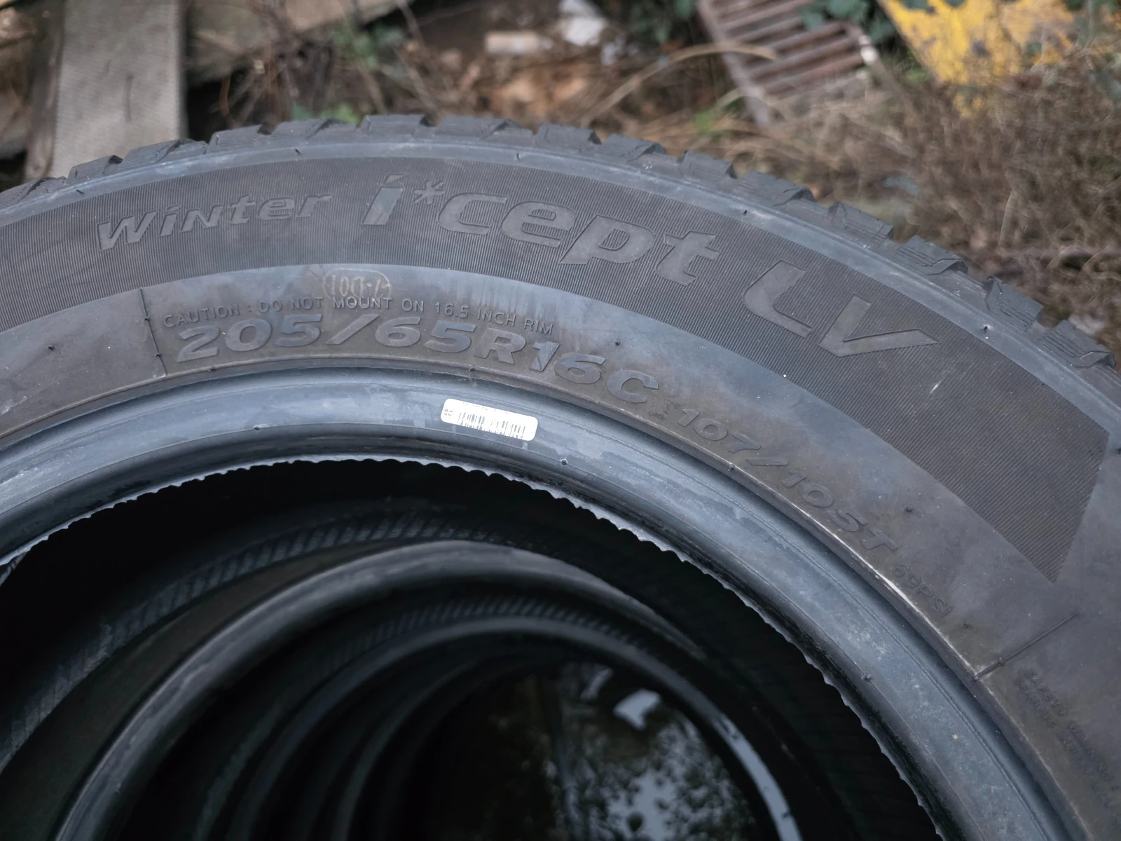 Гуми Зимни 205/65R16, снимка 7 - Гуми и джанти - 53966235