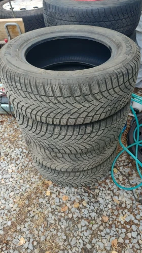 Гуми Зимни 215/60R16, снимка 1 - Гуми и джанти - 47699780