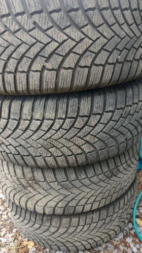 Гуми Зимни 215/60R16, снимка 2 - Гуми и джанти - 47699780