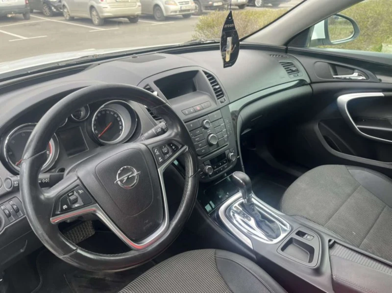 Opel Insignia 2.0 CDTI, снимка 10 - Автомобили и джипове - 47695019