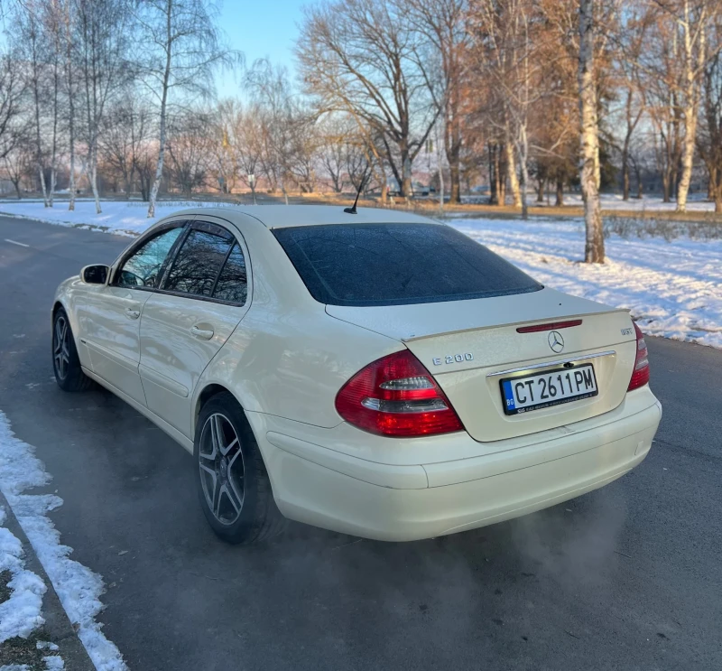 Mercedes-Benz E 200 ГАЗ/НАВИ/АВТОМАТ, снимка 5 - Автомобили и джипове - 49252282