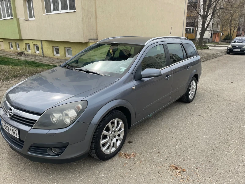 Opel Astra 1, 7 CDTi, снимка 2 - Автомобили и джипове - 49505403