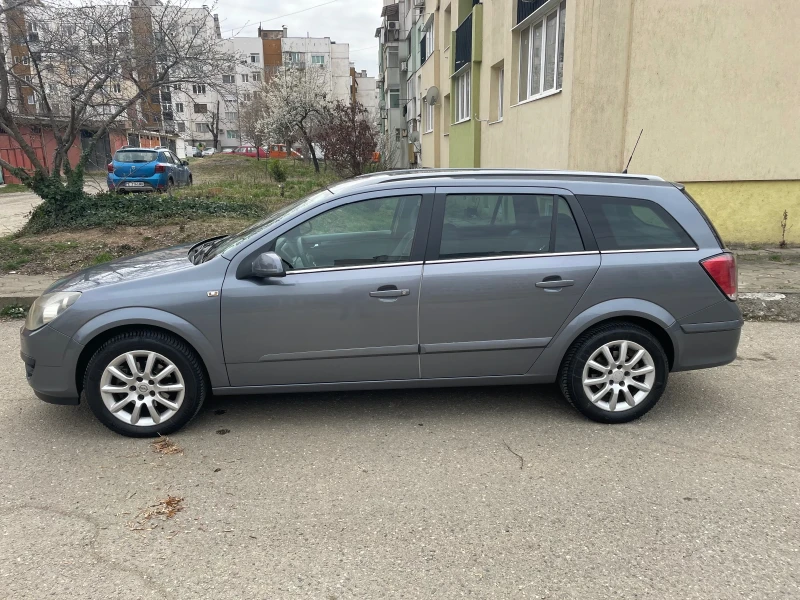 Opel Astra 1, 7 CDTi, снимка 3 - Автомобили и джипове - 49505403