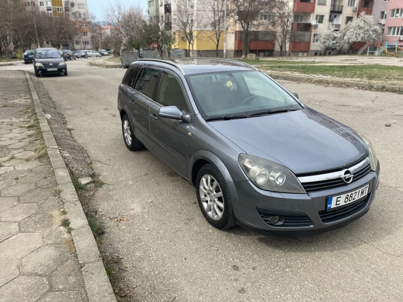 Opel Astra 1, 7 CDTi, снимка 4 - Автомобили и джипове - 49505403