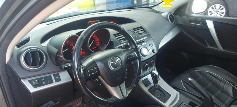 Mazda 3, снимка 14 - Автомобили и джипове - 52438917