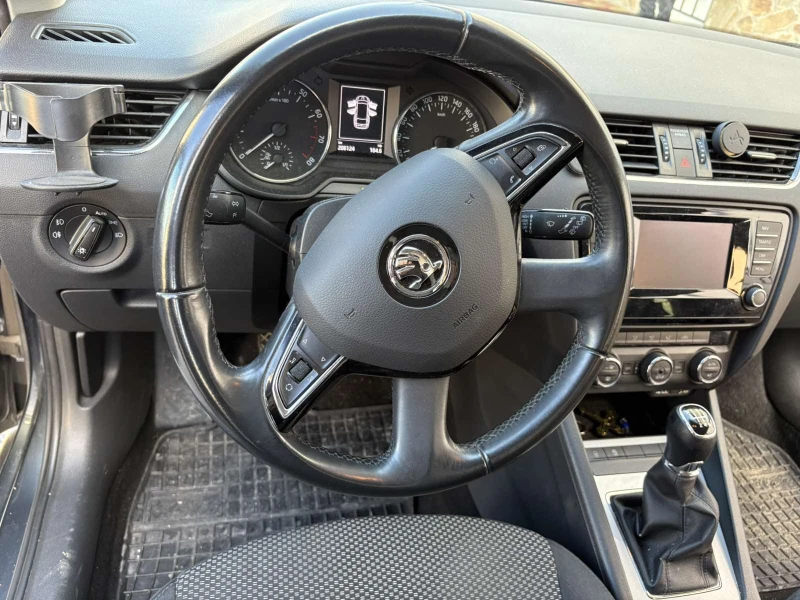 Skoda Octavia, снимка 2 - Автомобили и джипове - 52501937