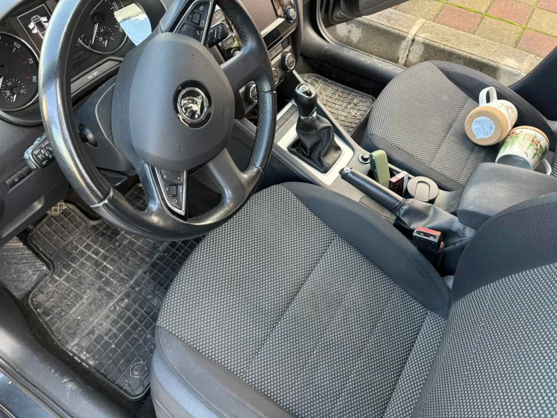 Skoda Octavia, снимка 8 - Автомобили и джипове - 52501937