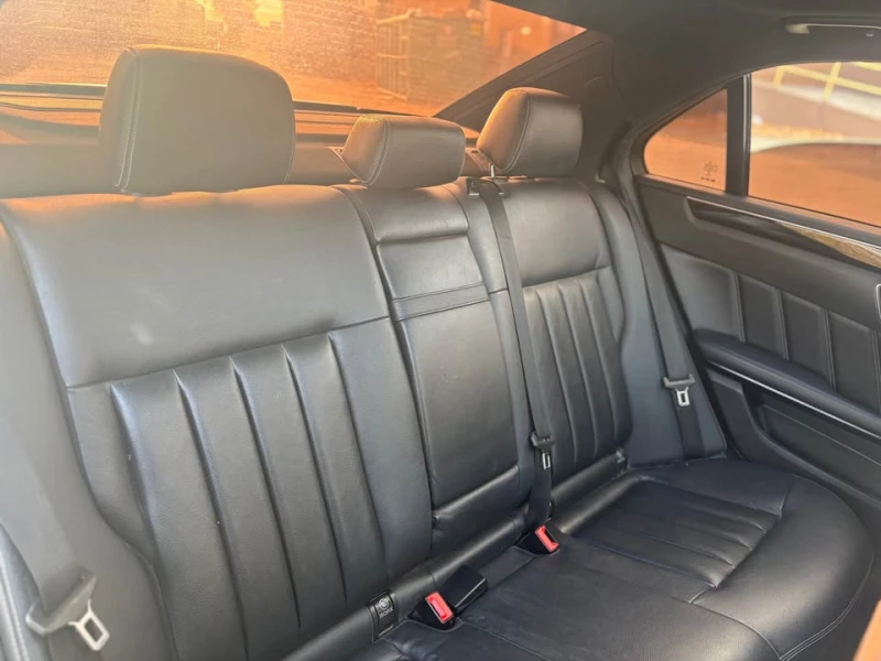 Mercedes-Benz E 400 AMG PACK * DISTRONIC * PANO * CARFAX * АВТОКРЕДИТ , снимка 16 - Автомобили и джипове - 53188325