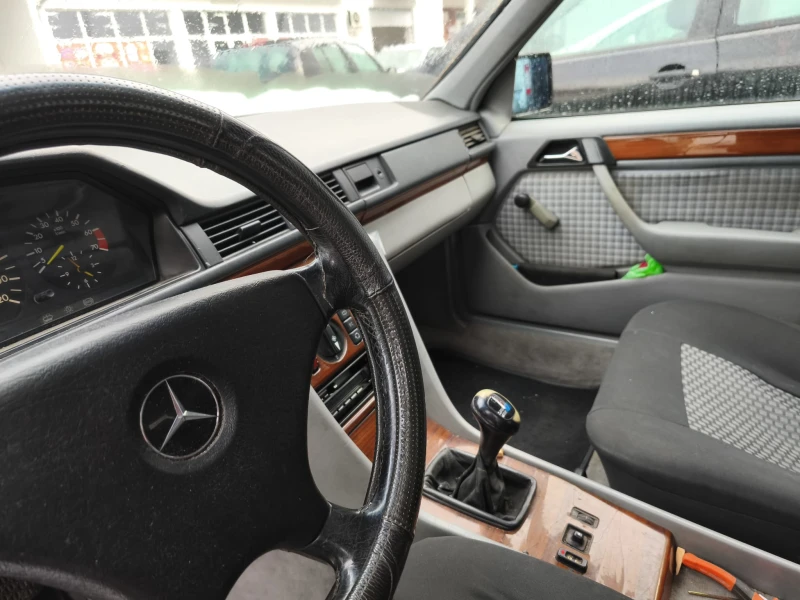 Mercedes-Benz E 230, снимка 7 - Автомобили и джипове - 53289601