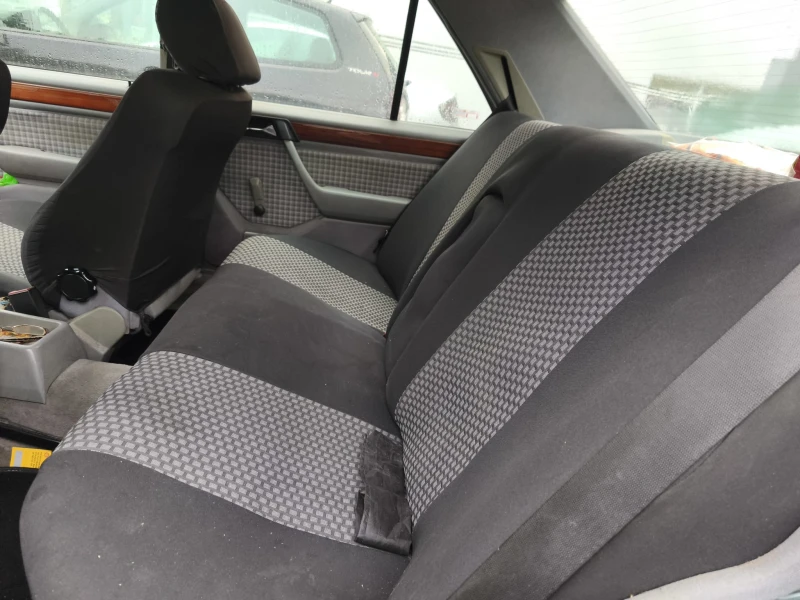 Mercedes-Benz E 230, снимка 6 - Автомобили и джипове - 53289601