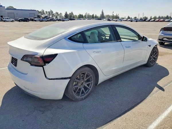 Tesla Model 3, снимка 4 - Автомобили и джипове - 56117601