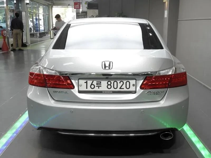 Honda Accord, снимка 2 - Автомобили и джипове - 56706571