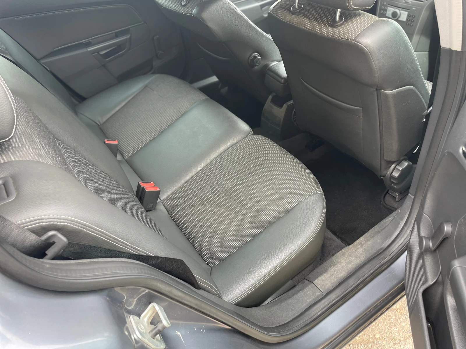 Opel Astra 1, 7 CDTi - изображение 10