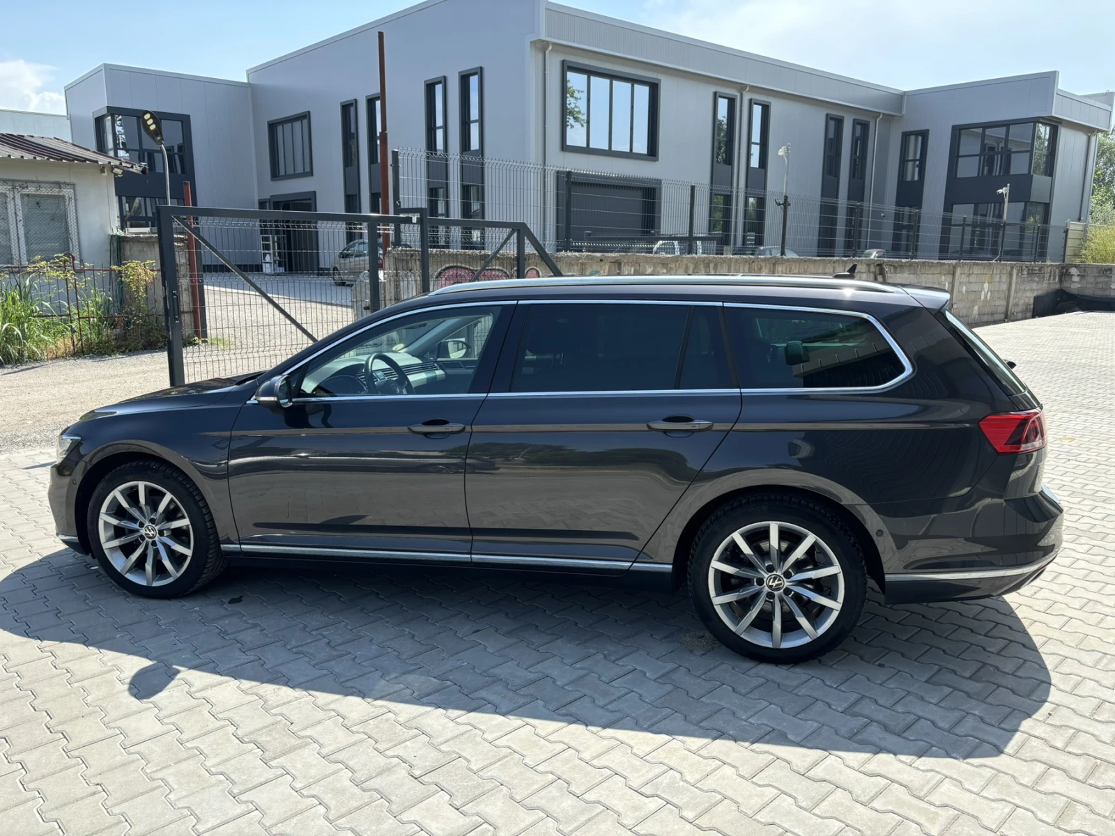 VW Passat Highline2.0TDI - изображение 4