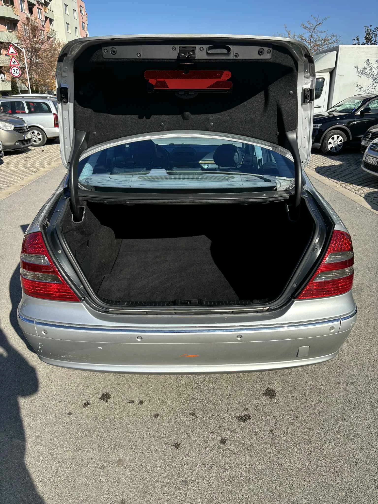 Mercedes-Benz E 320 CDI, снимка 16 - Автомобили и джипове - 53736125