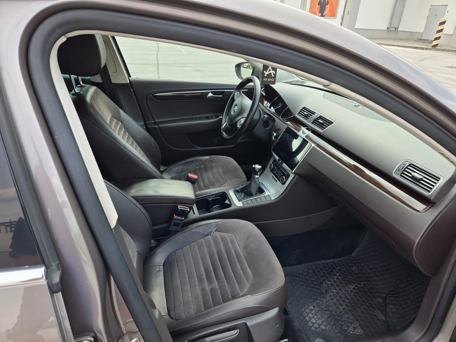 VW Passat B7, снимка 4 - Автомобили и джипове - 54010732