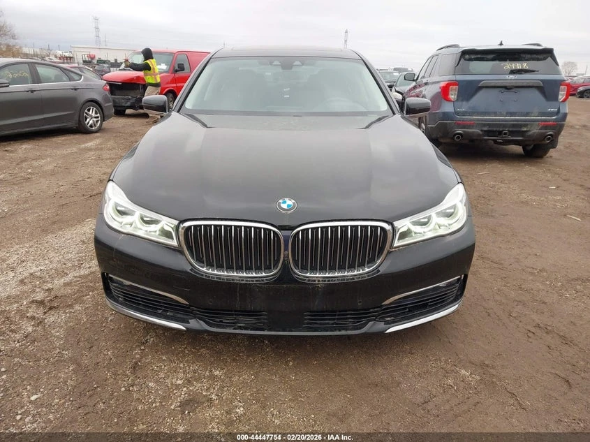 BMW 750 xDrive, снимка 12 - Автомобили и джипове - 54302626