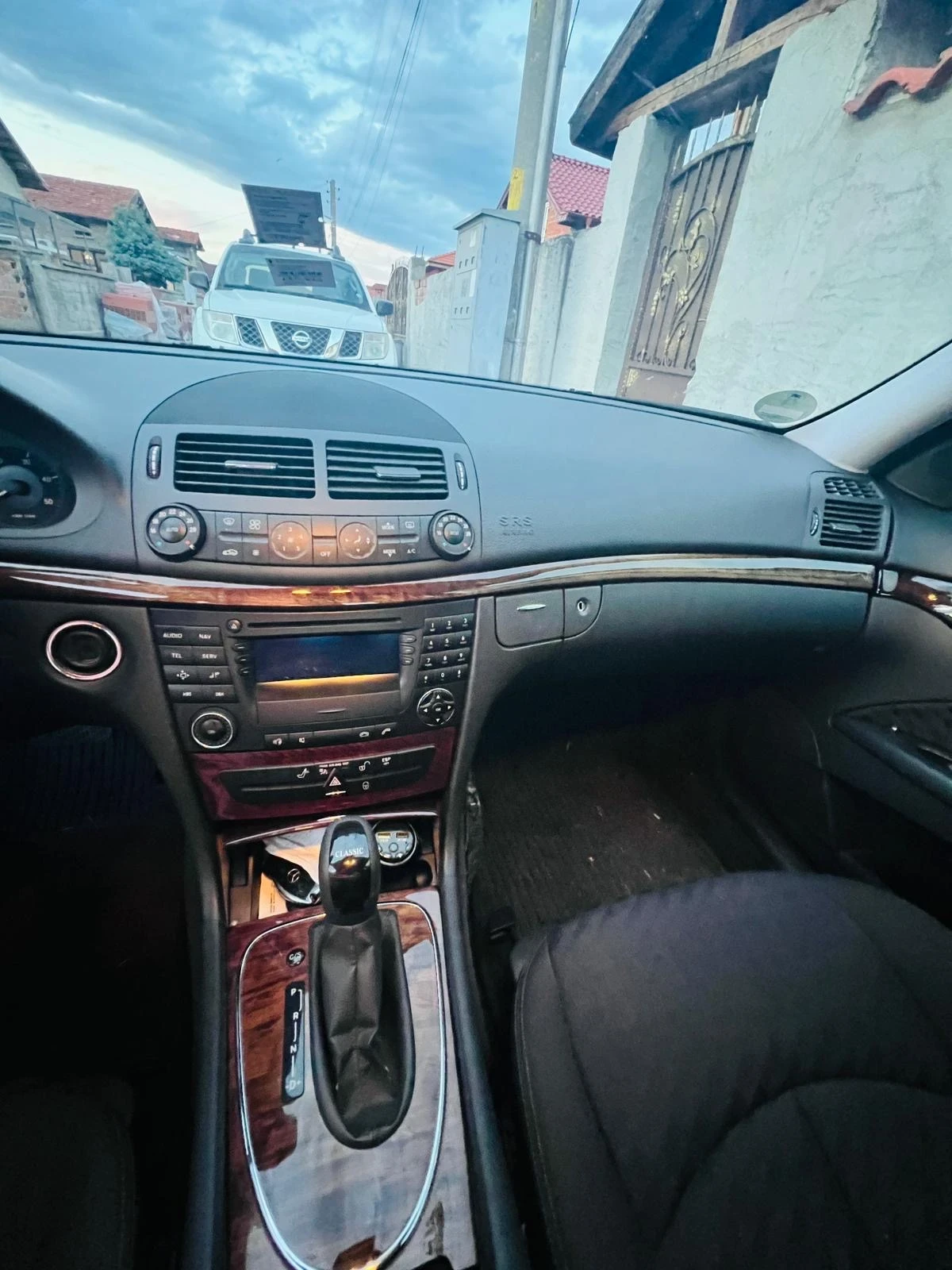 Mercedes-Benz E 280 2.8 V6, снимка 4 - Автомобили и джипове - 54568576