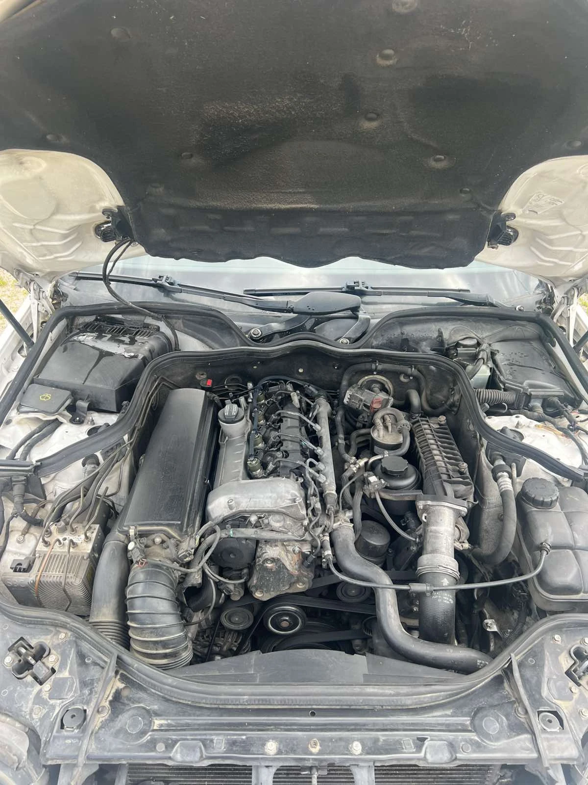 Mercedes-Benz E 220, снимка 11 - Автомобили и джипове - 54580861