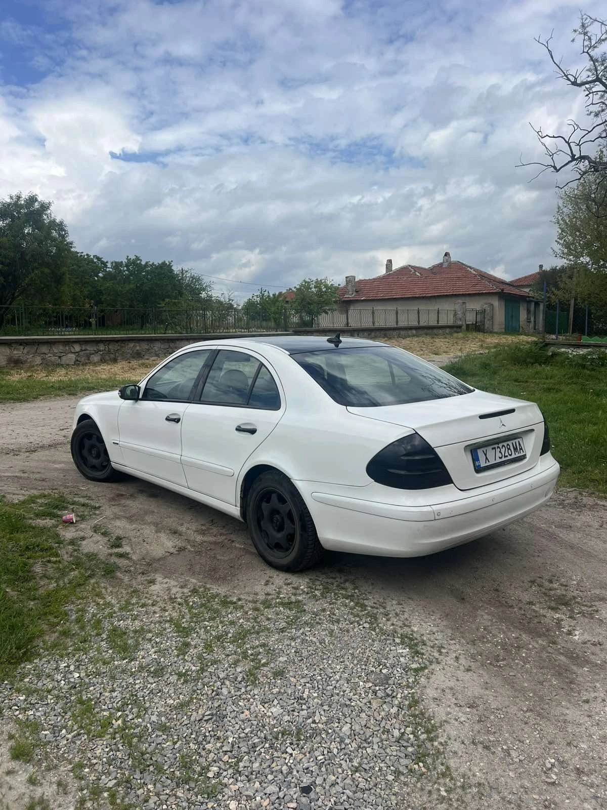 Mercedes-Benz E 220, снимка 4 - Автомобили и джипове - 54580861