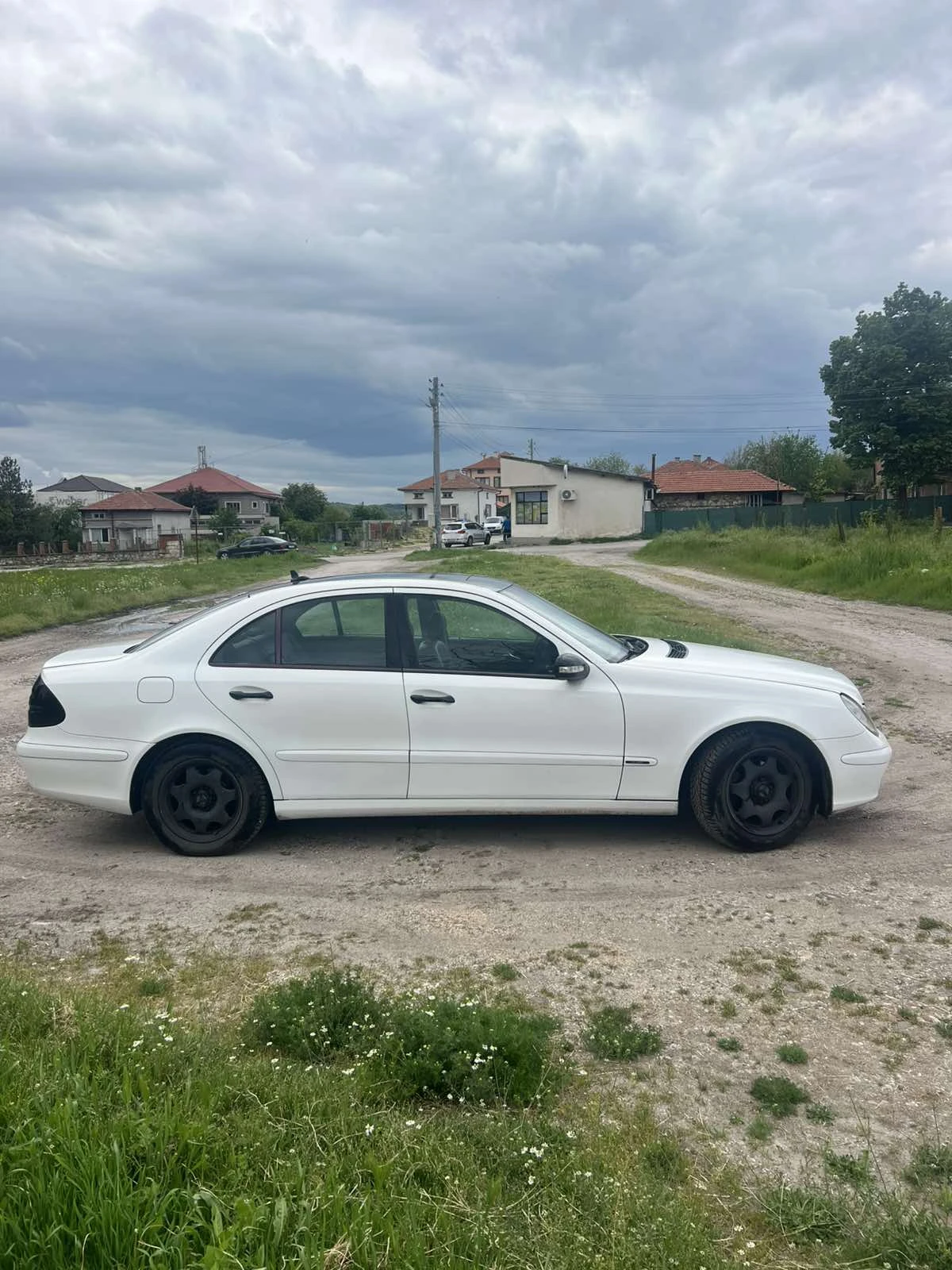 Mercedes-Benz E 220, снимка 3 - Автомобили и джипове - 54580861