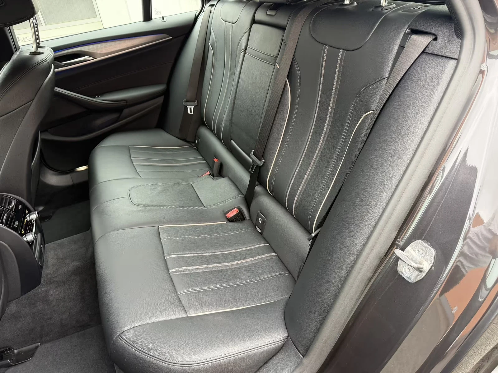 BMW 540 xDRIVE/320HP/M SPORT/CAM/HUD/MEMO/743z, снимка 15 - Автомобили и джипове - 55656533