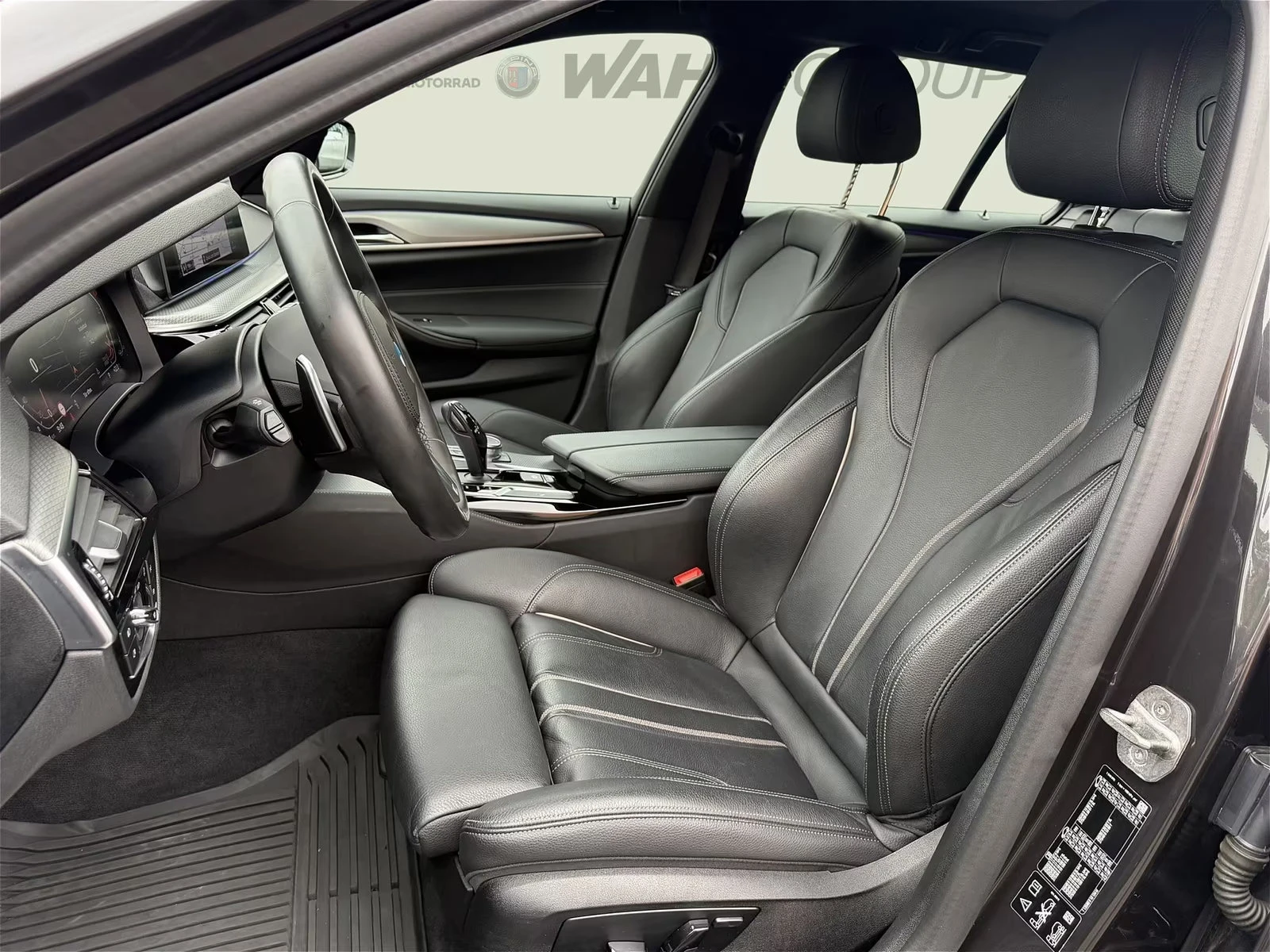 BMW 540 xDRIVE/320HP/M SPORT/CAM/HUD/MEMO/743z, снимка 13 - Автомобили и джипове - 55656533