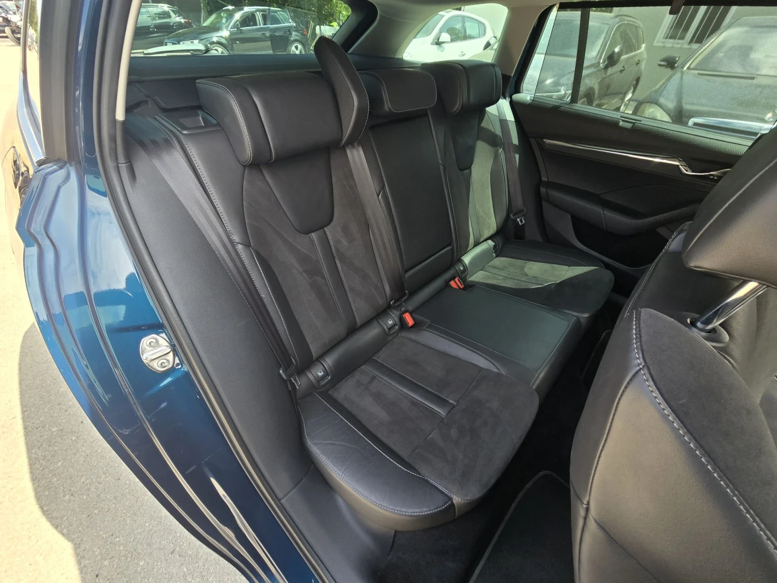 Skoda Octavia 2.0TDI 150к.с Exclusive Head-Up , снимка 14 - Автомобили и джипове - 55665193
