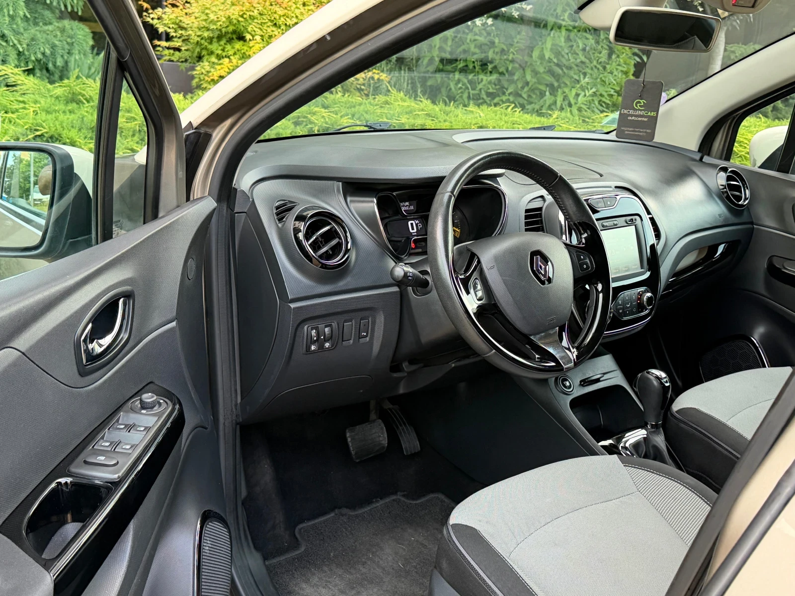 Renault Captur Automatic/Keyless/Navi/LED, снимка 7 - Автомобили и джипове - 55943988