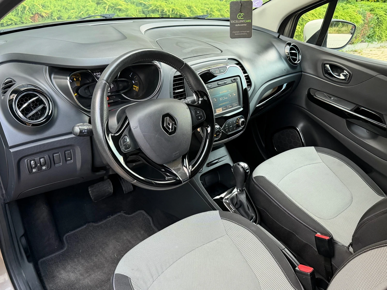 Renault Captur Automatic/Keyless/Navi/LED, снимка 8 - Автомобили и джипове - 55943988