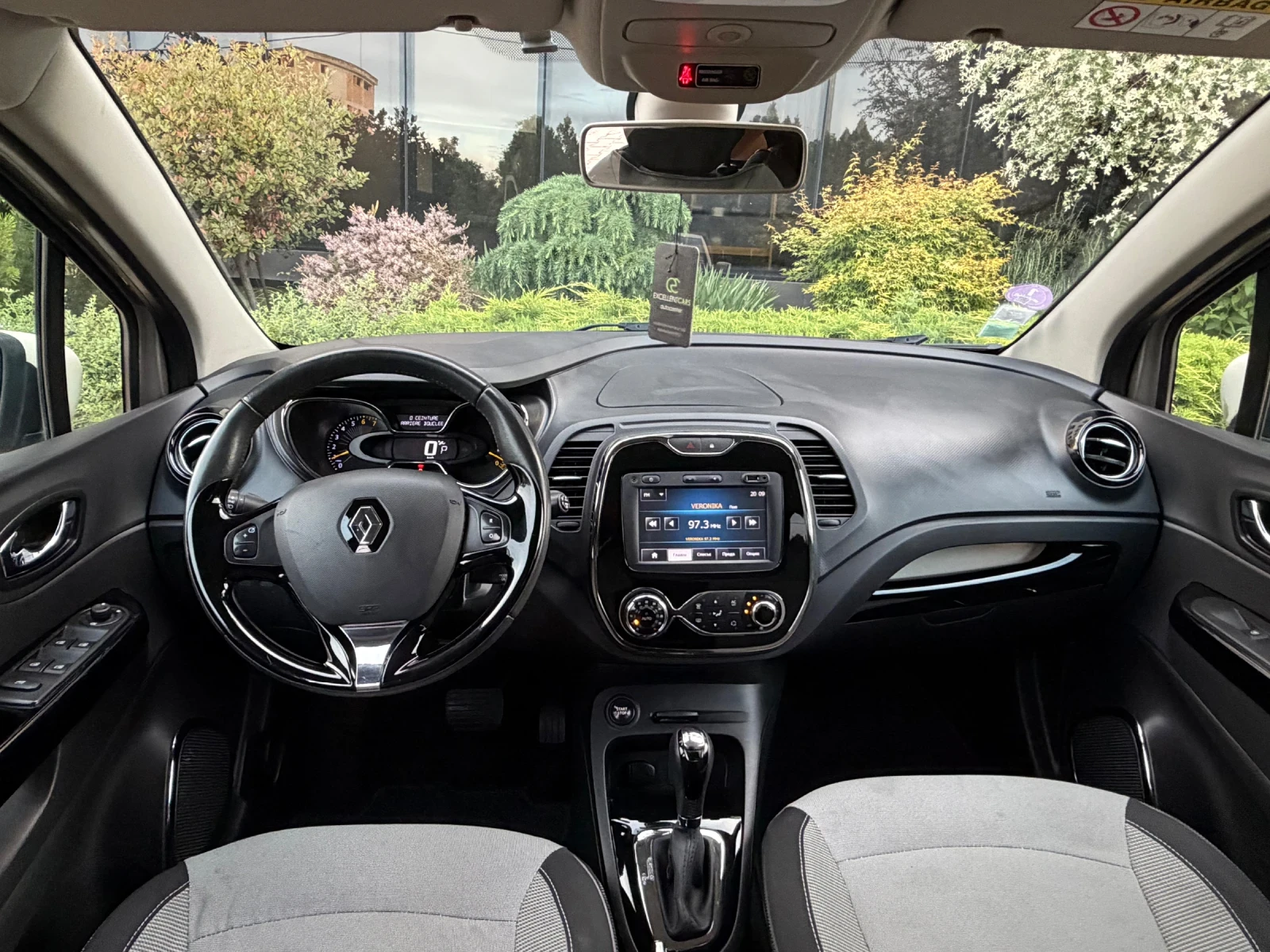 Renault Captur Automatic/Keyless/Navi/LED, снимка 9 - Автомобили и джипове - 55943988