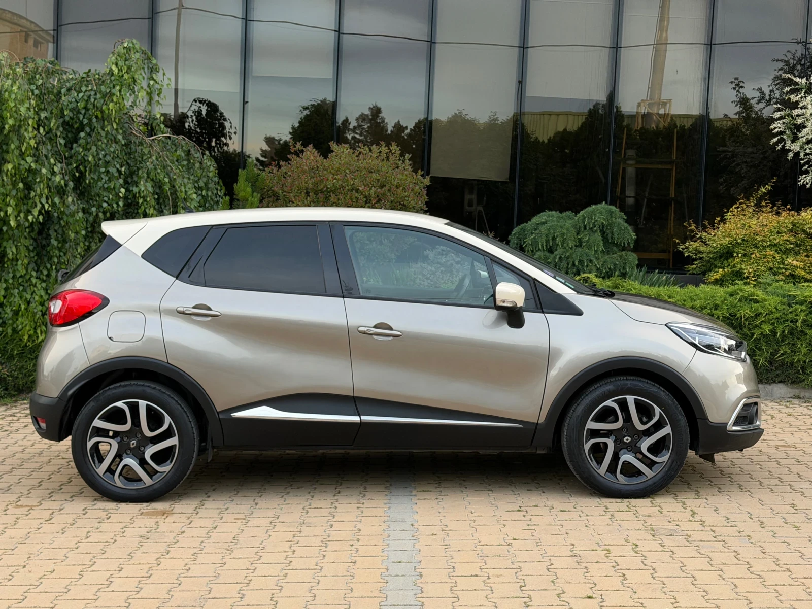 Renault Captur Automatic/Keyless/Navi/LED, снимка 6 - Автомобили и джипове - 55943988