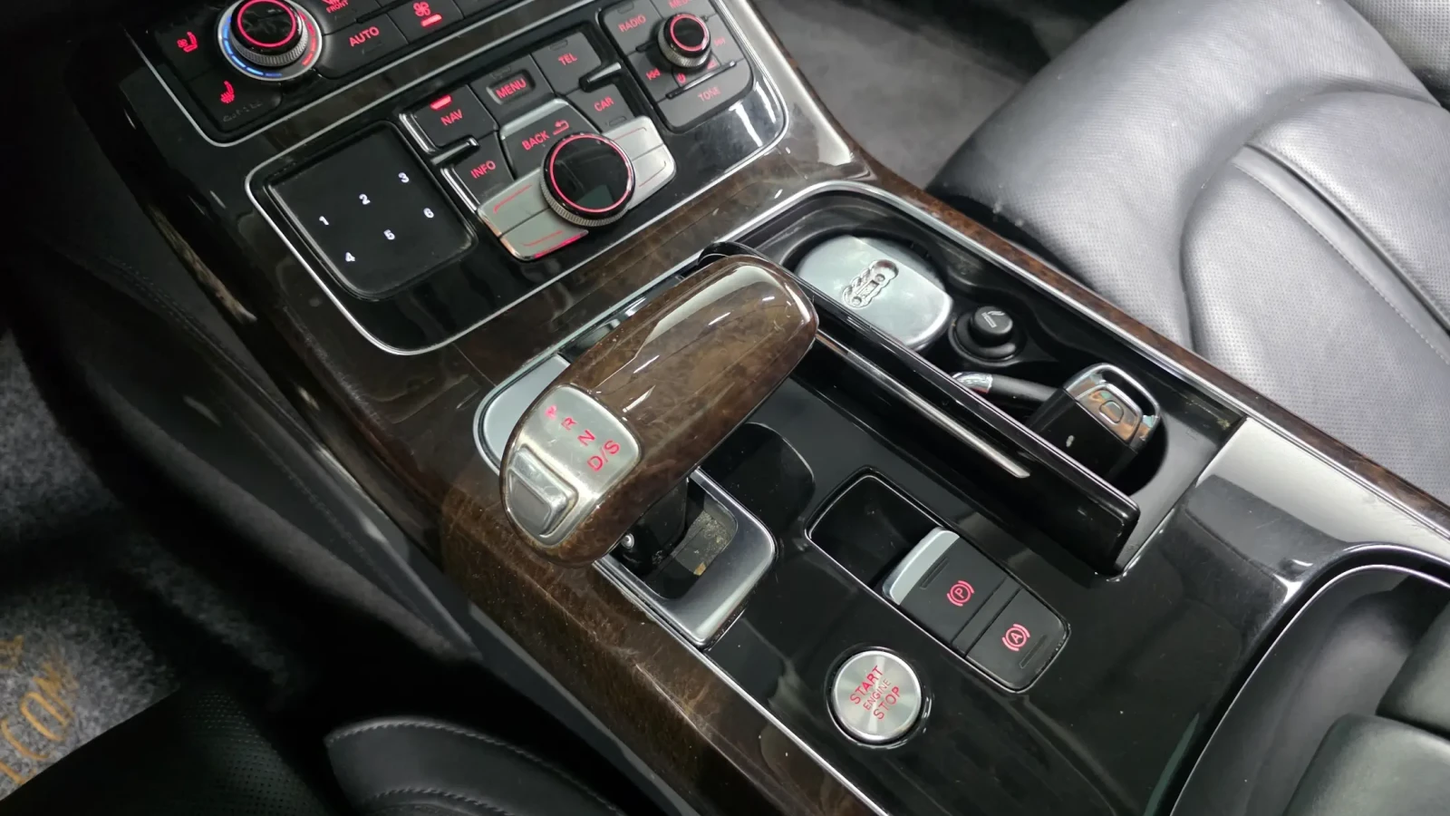 Audi A8 LWB FIRST CLASS TV * КРАЙНА ЦЕНА* QUATTRO, снимка 14 - Автомобили и джипове - 56145160