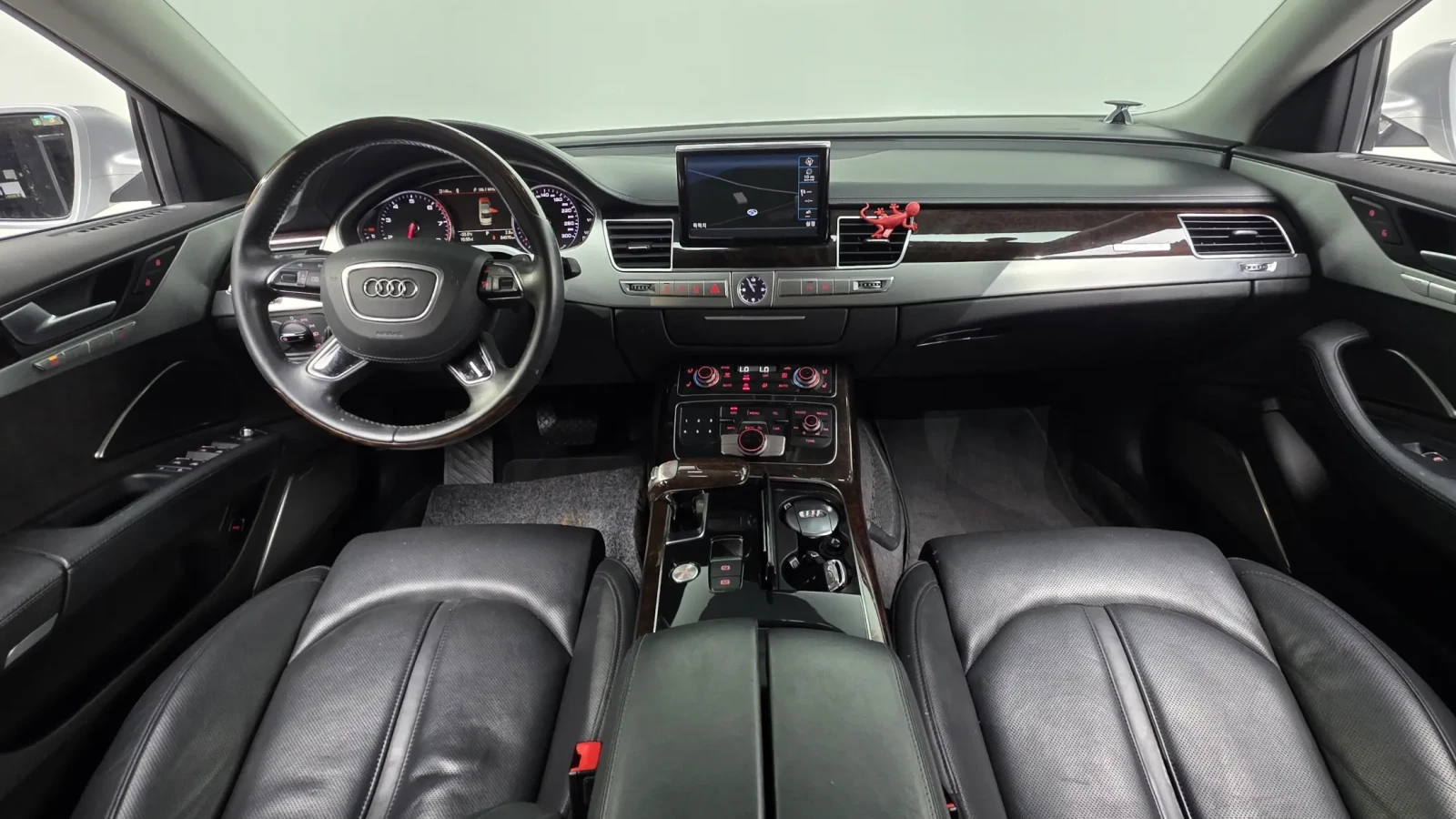 Audi A8 LWB FIRST CLASS TV * КРАЙНА ЦЕНА* QUATTRO, снимка 10 - Автомобили и джипове - 56145160