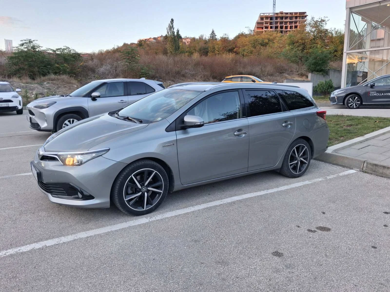 Toyota Auris 1.8 Hybrid, гаранционен, sportwagon